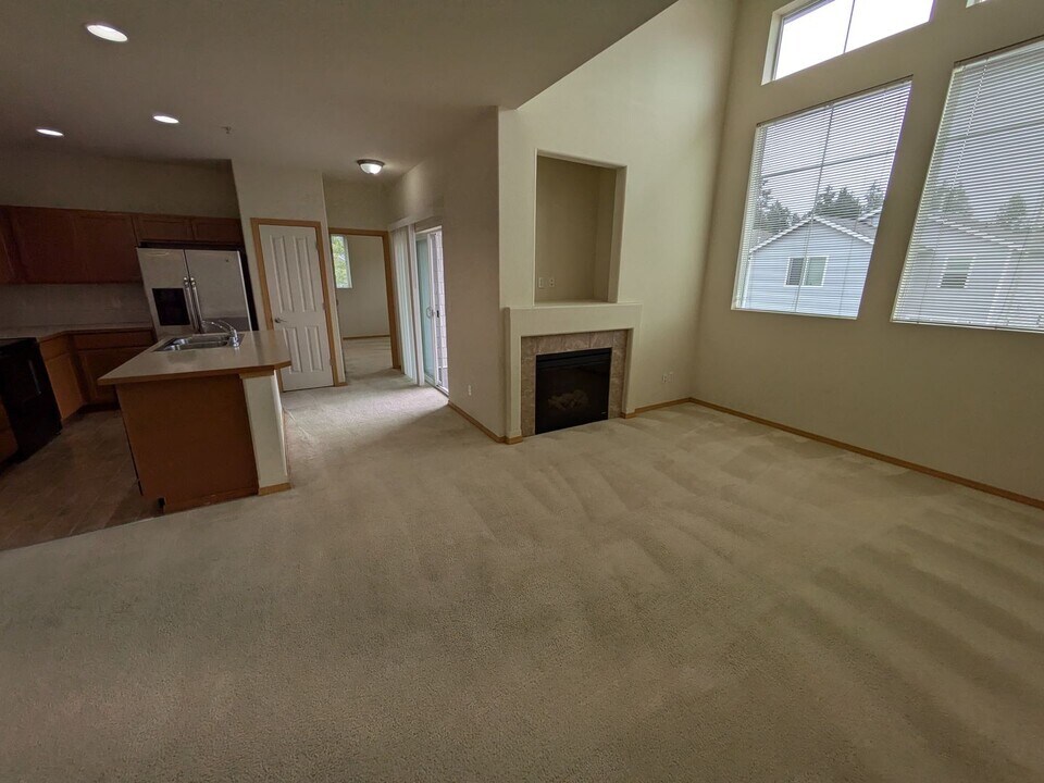 2170 Charles Street Unit C in Dupont, WA - Building Photo