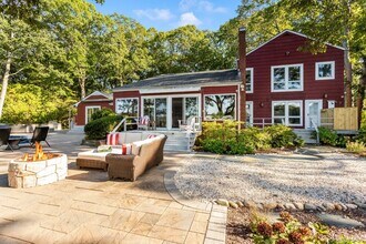 3693 Pine Neck Rd in Southold, NY - Building Photo - Building Photo