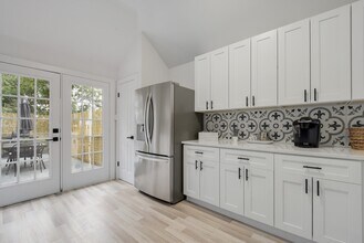 5225 Walnut Grove Ct in Austin, TX - Building Photo - Building Photo