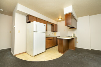 488-490 Zahn Dr in Akron, OH - Building Photo - Interior Photo