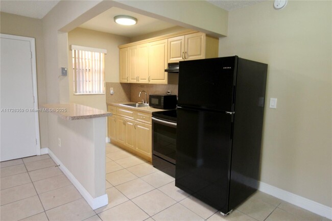 2290 NW N River Dr-Unit -10 in Miami, FL - Building Photo - Building Photo