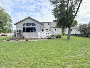 840 Park Ave in Hamburg, MN - Foto de edificio - Building Photo