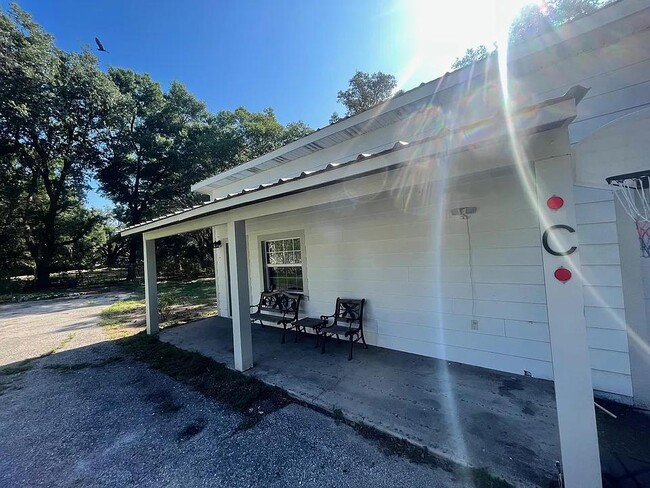 10307 Timmons Rd, Unit C in Thonotosassa, FL - Building Photo - Building Photo