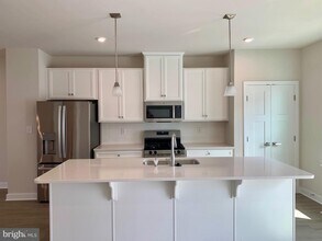 65 Rosemary Wy in Mount Laurel, NJ - Building Photo - Building Photo