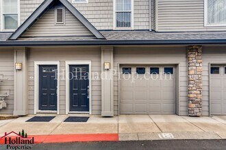 10874 NE Red Wing Way in Hillsboro, OR - Building Photo - Building Photo