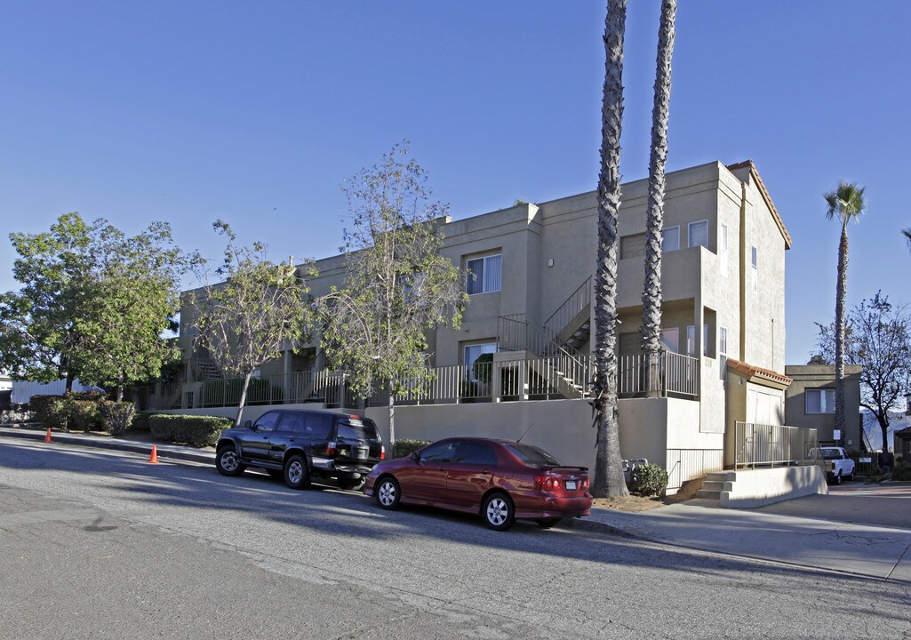 Casa Victoria in Escondido, CA - Foto de edificio