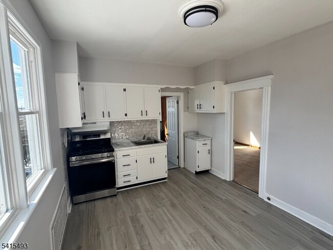 103 Shaw St in Garfield, NJ - Building Photo - Building Photo