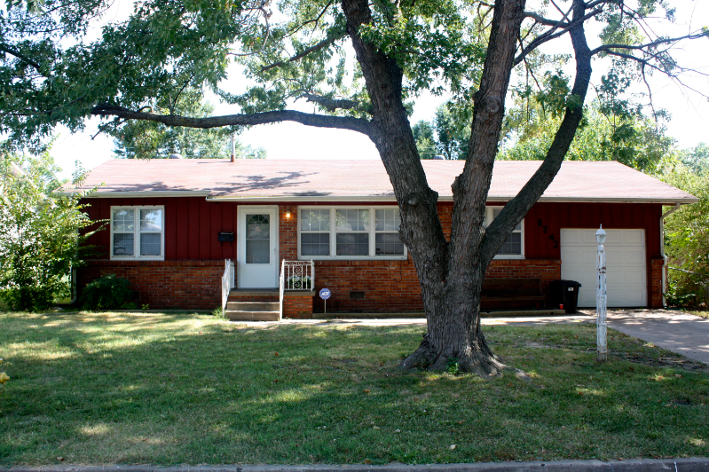 6742 E 27th St in Tulsa, OK - Building Photo