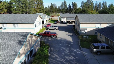 1802 N Spokane St in Post Falls, ID - Foto de edificio - Building Photo