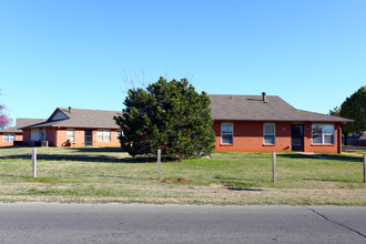 Roscoe Dunjee Senior Living Center in Spencer, OK - Building Photo - Building Photo