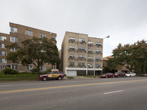 Loyola Beach Apartments in Chicago, IL - Building Photo - Building Photo