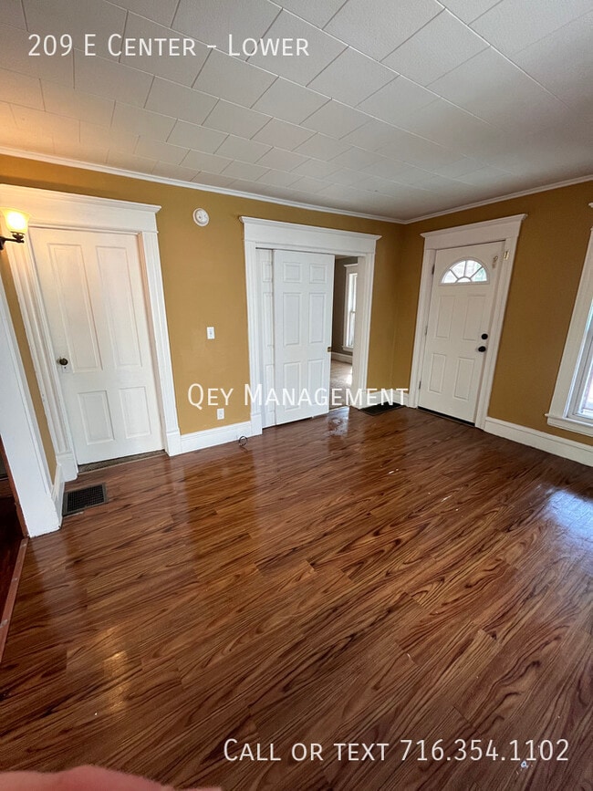 209 E Center St-Unit -Lower in Medina, NY - Building Photo - Building Photo