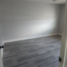 2341 Weber St, Unit 1 in Lakeland, FL - Foto de edificio - Building Photo