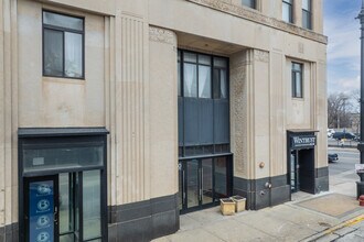 2400 W Madison St in Chicago, IL - Building Photo - Building Photo