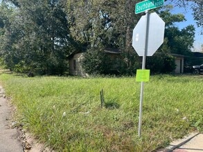 5782 Belcrest St in Houston, TX - Building Photo - Building Photo