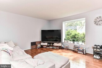 2908 Everleigh Way in Fairfax, VA - Building Photo - Building Photo