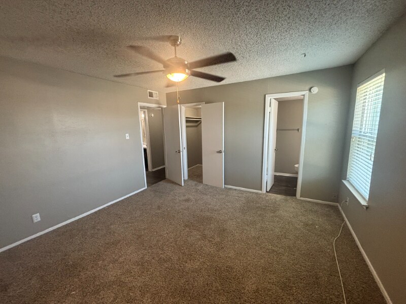 531 Bedford Rd in Bedford, TX - Foto de edificio