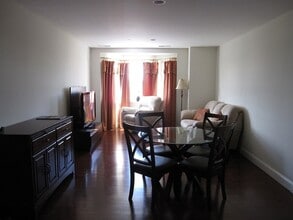 120 Wyllis Ave, Unit 319 in Everett, MA - Building Photo - Building Photo