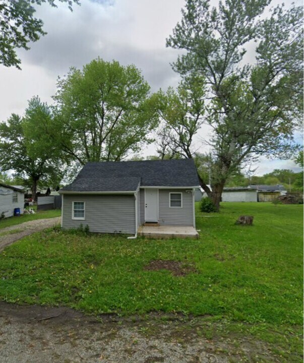 1008 Shelby St in Alexandria, IN - Building Photo