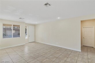 278 Duck Hollow Ave in Las Vegas, NV - Building Photo - Building Photo