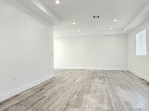 827 E 74th St in Los Angeles, CA - Building Photo - Building Photo