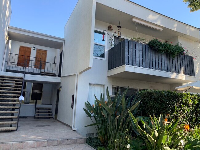 18645 Hatteras St, Unit 263 in Tarzana, CA - Building Photo - Building Photo