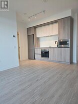 2495 Eglinton Ave W in Mississauga, ON - Building Photo