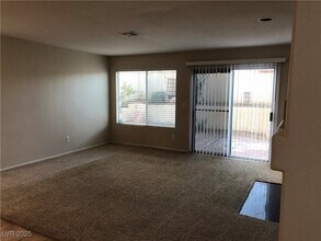 9724 Sandmist Ave in Las Vegas, NV - Building Photo - Building Photo
