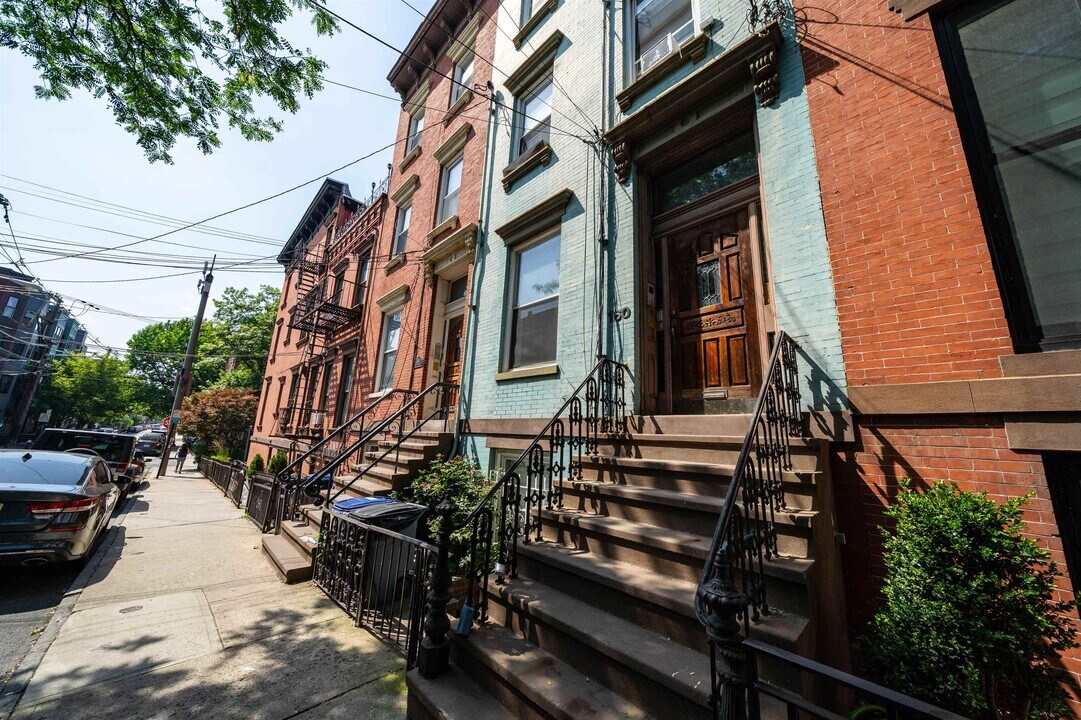 160 2nd St in Hoboken, NJ - Building Photo