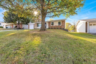47 Oak Hill Ln in St. Peters, MO - Building Photo - Building Photo