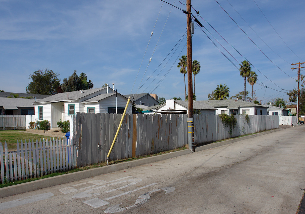 554 E Lexington in El Cajon, CA - Foto de edificio