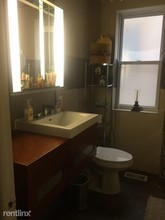 6945 S Paxton Ave-Unit -Apt 1 in Chicago, IL - Foto de edificio - Building Photo