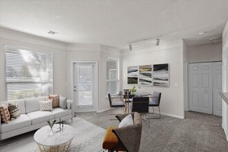 Somerset Oaks Apartment Homes in Olathe, KS - Foto de edificio - Building Photo