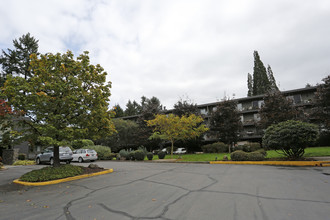 Oswego Terraces in Lake Oswego, OR - Building Photo - Building Photo