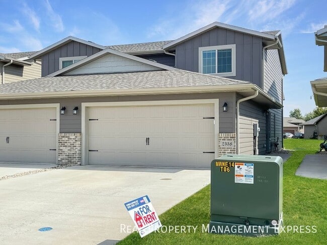 Large 3 Bedroom 1.5 Bathroom Townhome in S in Sioux Falls, SD - Building Photo - Building Photo
