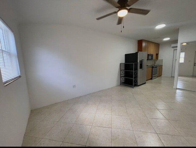 2459 Grant St in Hollywood, FL - Building Photo - Building Photo