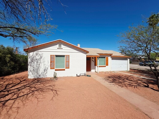 2031 E Silver St in Tucson, AZ - Building Photo - Building Photo