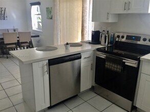 3052 SW 27th Ave in Miami, FL - Building Photo - Building Photo