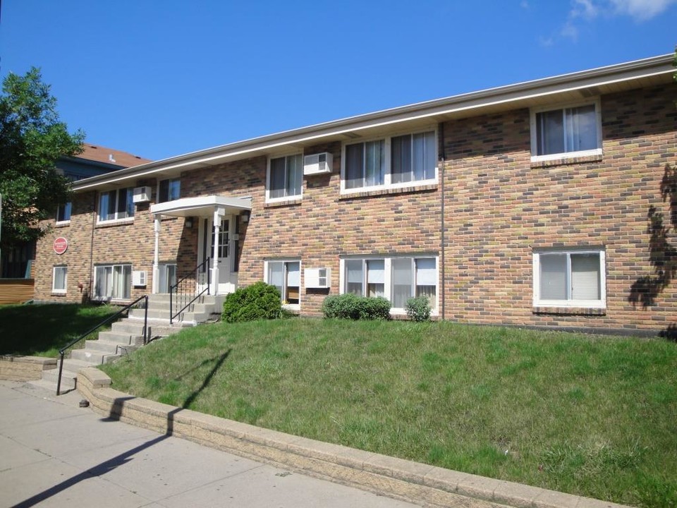 West 7th Apartments in St. Paul, MN - Foto de edificio