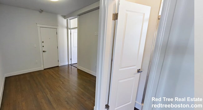 77 Park Dr, Unit 19 in Boston, MA - Building Photo - Building Photo