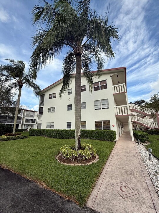 102 Fanshaw C in Boca Raton, FL - Building Photo