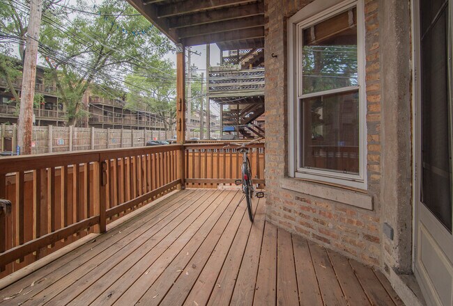 1017 W Dakin St in Chicago, IL - Building Photo - Building Photo
