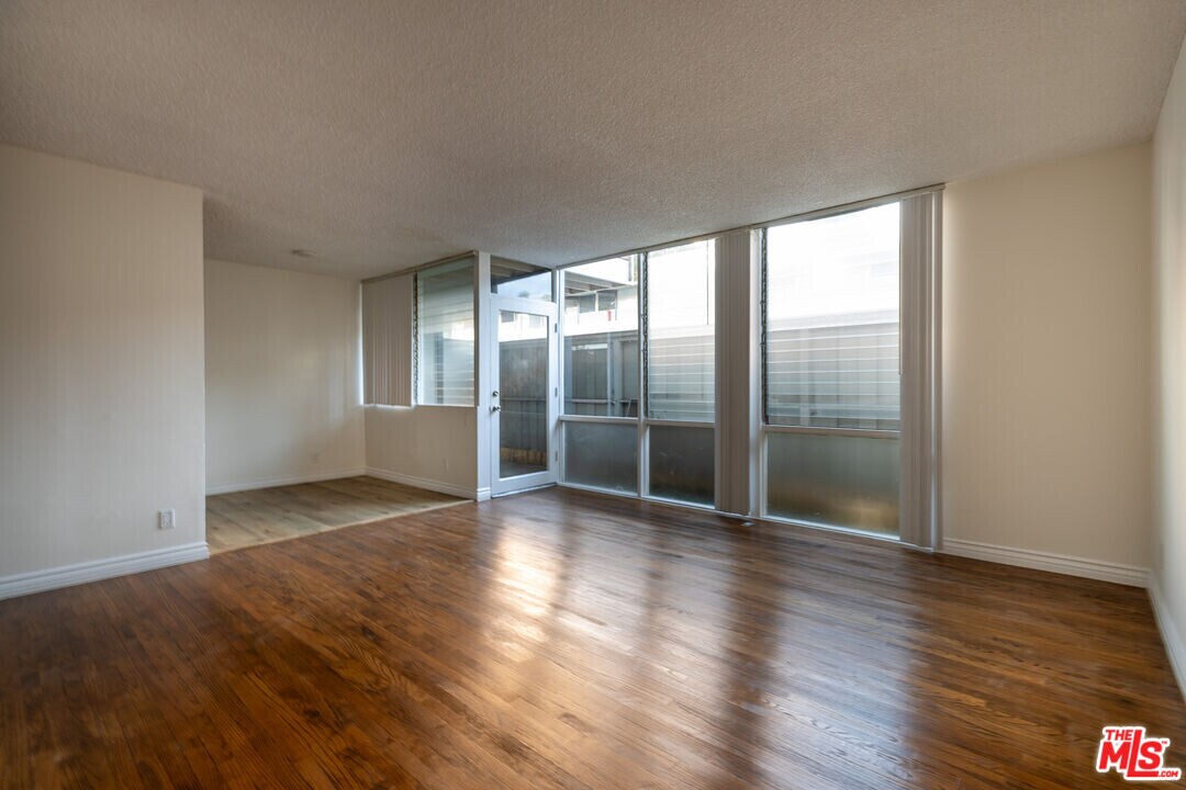 11131 Rose Blvd in Los Angeles, CA - Building Photo