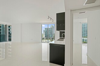 31 SE 6th St, Unit 1901 in Miami, FL - Building Photo - Building Photo