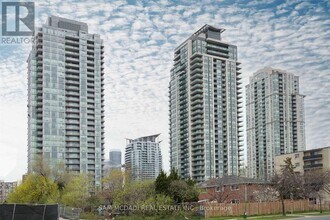 3525-3525 Kariya Dr in Mississauga, ON - Building Photo - Building Photo