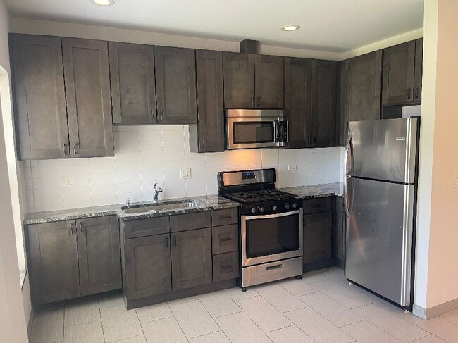 1732 Sheridan Rd in North Chicago, IL - Building Photo - Building Photo