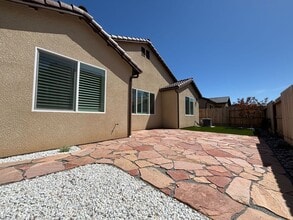 492 Windemere Way in Madera, CA - Building Photo - Building Photo