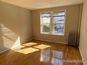 8 Farrington Ave in Boston, MA - Foto de edificio - Building Photo