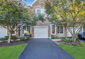 97 Osprey Dr in Old Bridge, NJ - Building Photo