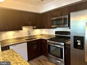 102 Sequoia Ct in Princeton, NJ - Foto de edificio - Building Photo